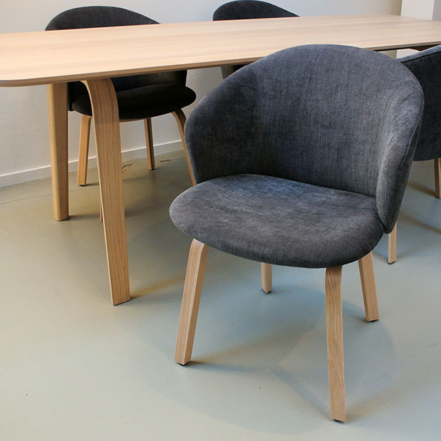 Versnipperd Grace Discrepantie Set) Arco Essential Wood eettafel + 4 x Arco Close stoel. | masinterieur.nl